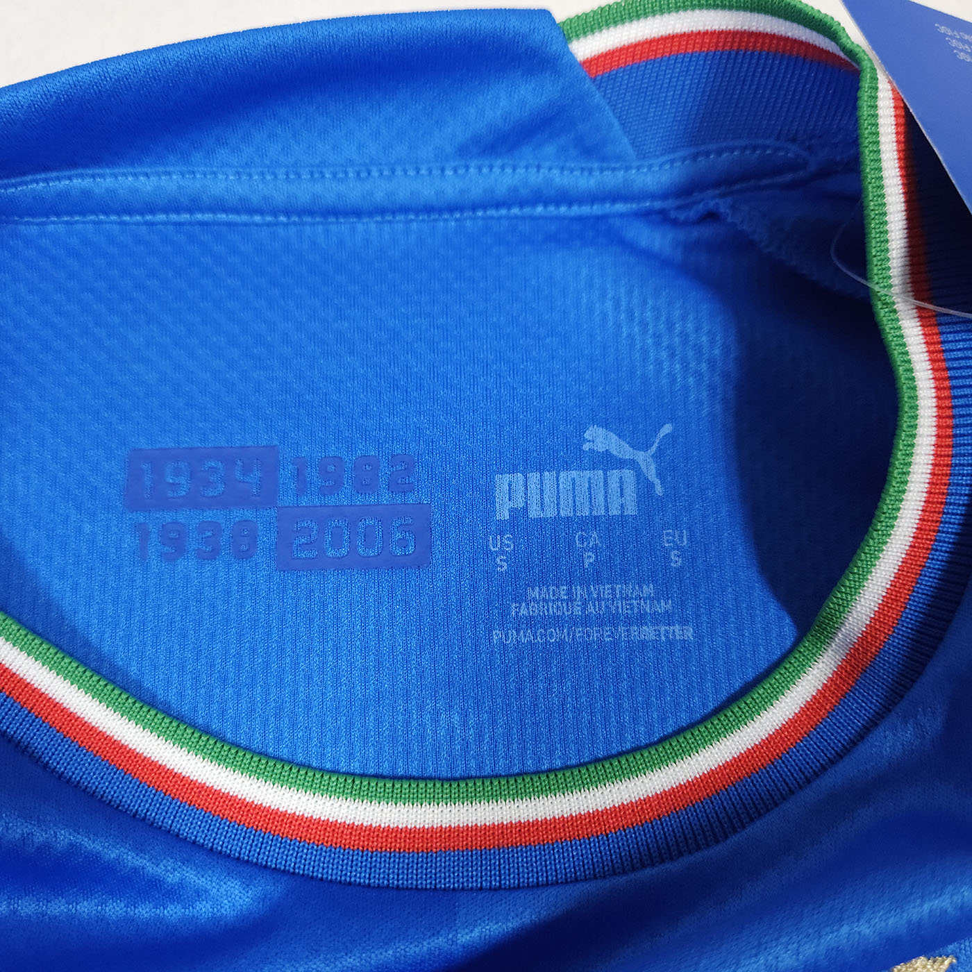 Italy Home Shirt 2022 detailed view 5