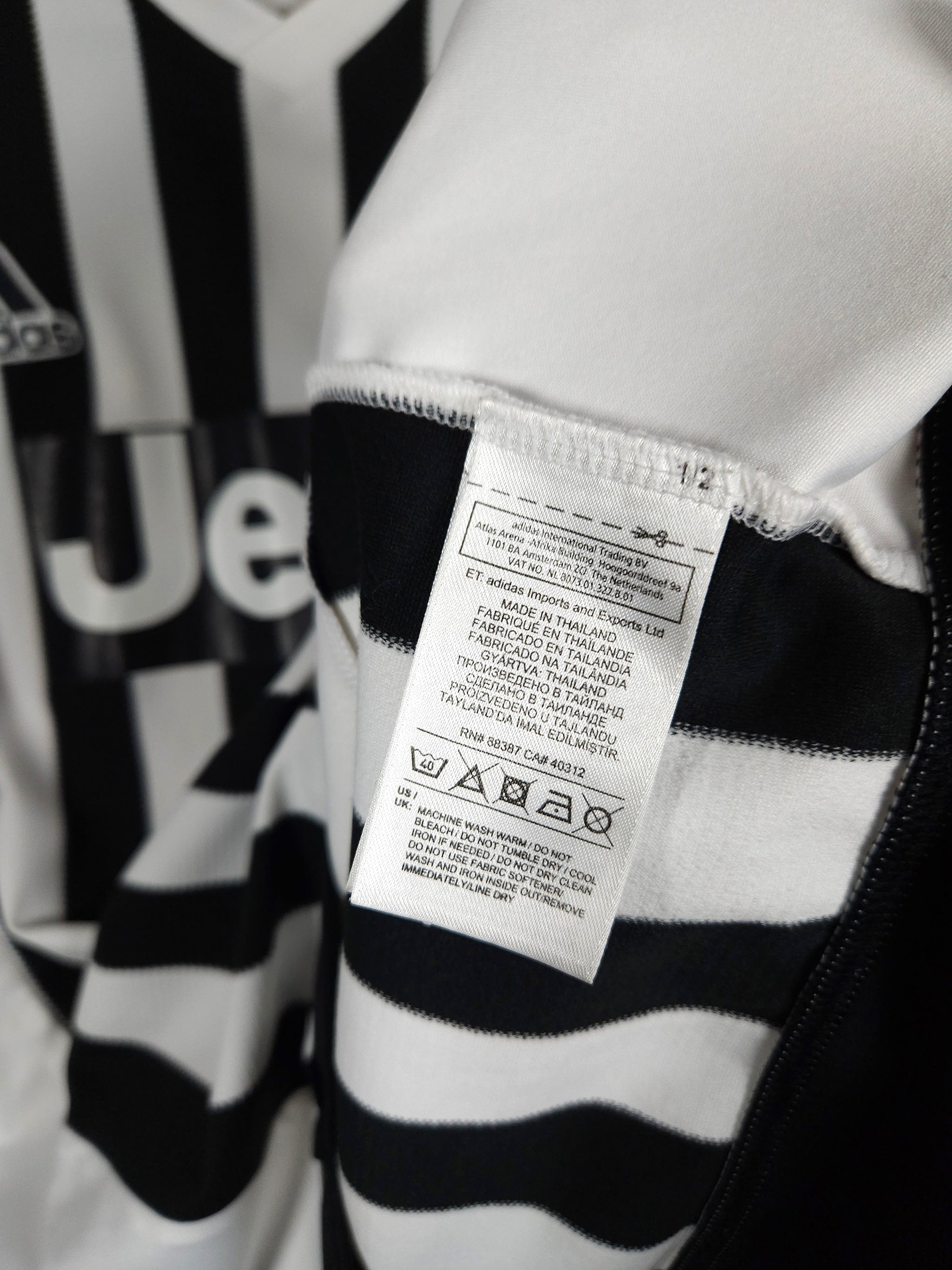 2015-16 Juventus Home Shirt