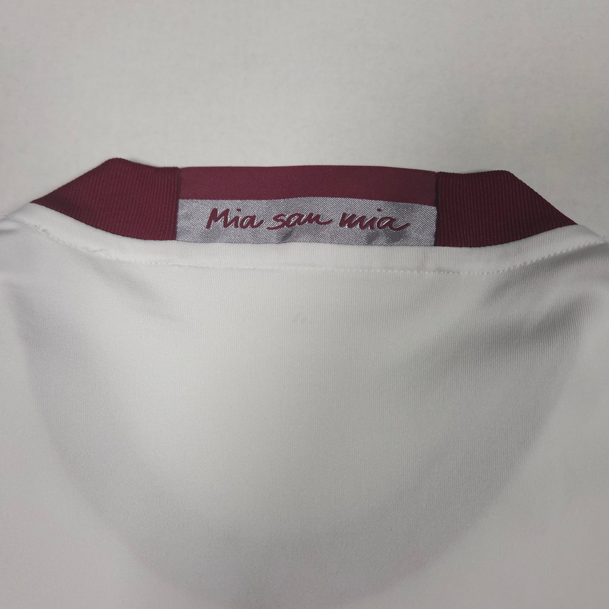 Bayern Munich Third Shirt 2016-17 detailed view 9