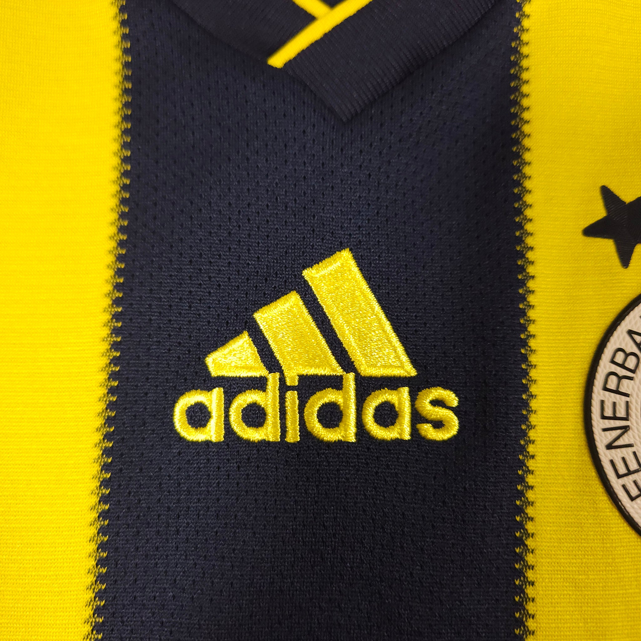 Fenerbahce Home Shirt 2018-19 detailed view 3