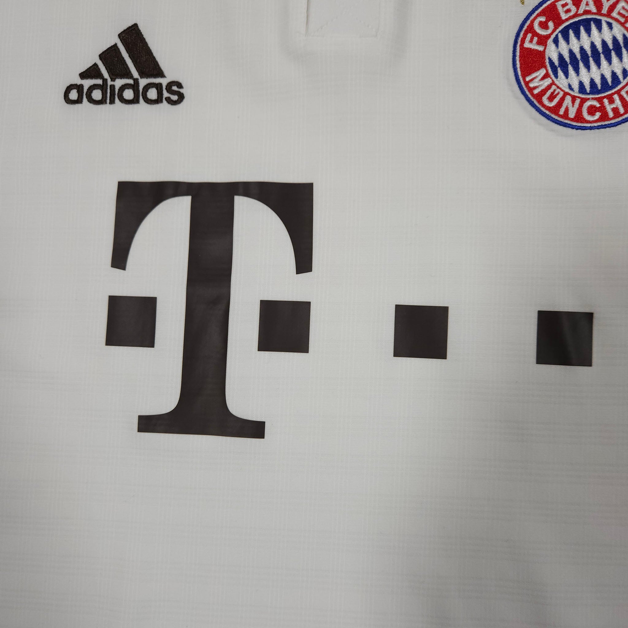Bayern Munich Away Shirt 2013-14 detailed view 2