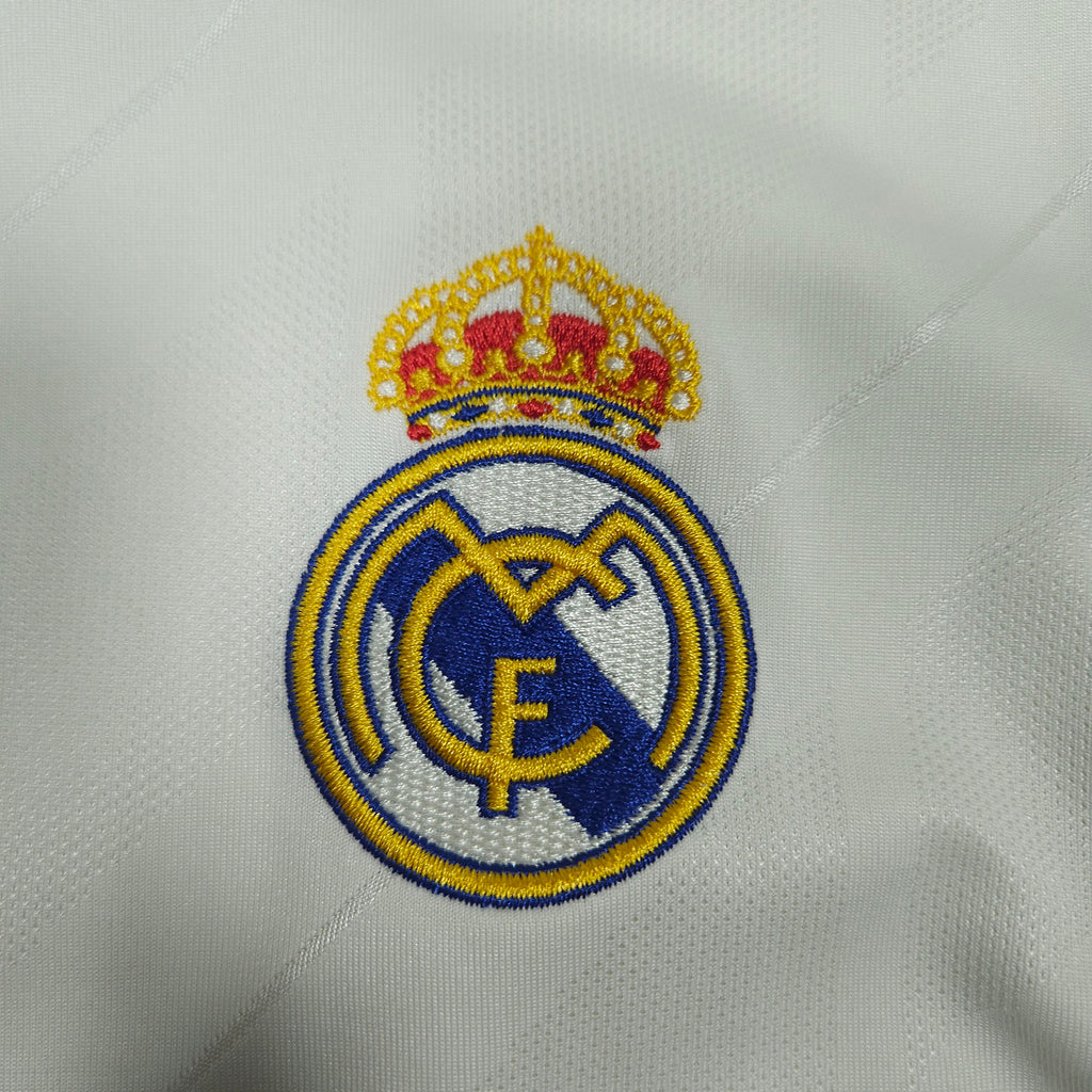 Real Madrid Home Shirt 2017-18 – Longsleeve detailed view 2