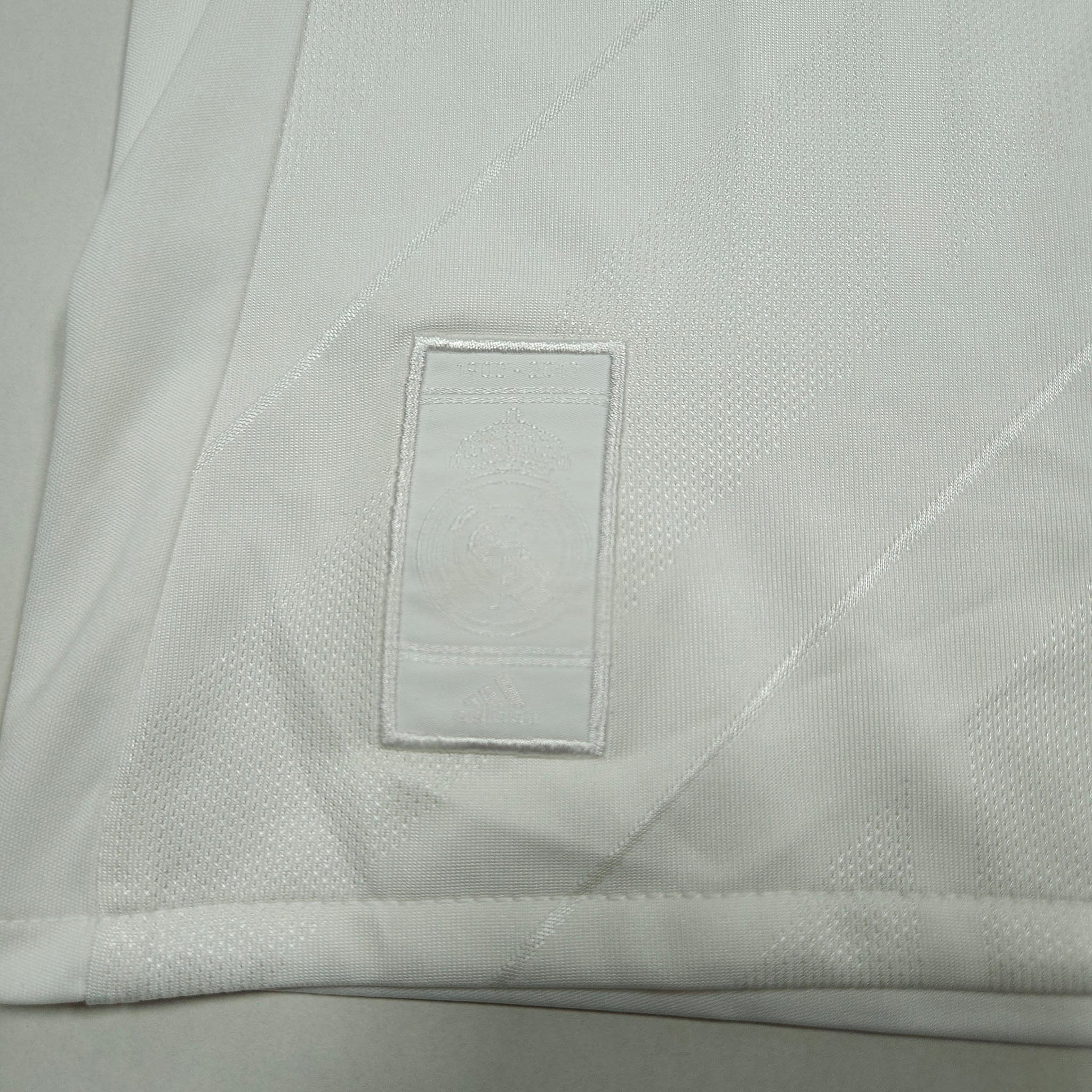 Real Madrid Home Shirt 2017-18 – Longsleeve detailed view 5