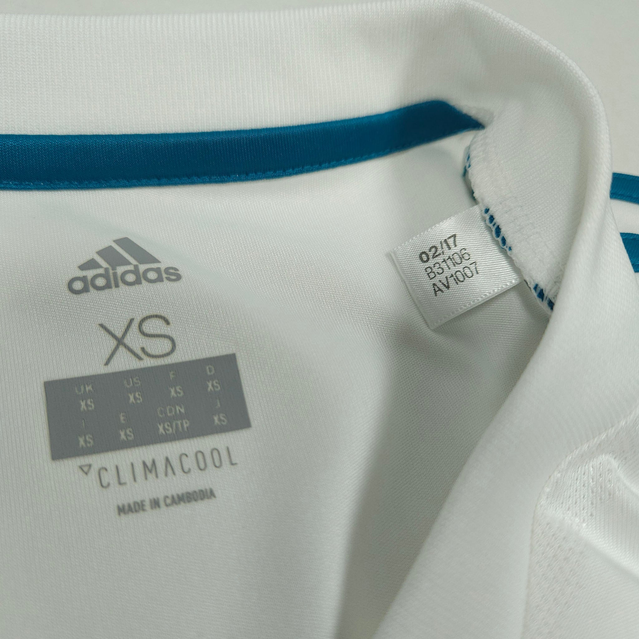 Real Madrid Home Shirt 2017-18 – Longsleeve detailed view 6