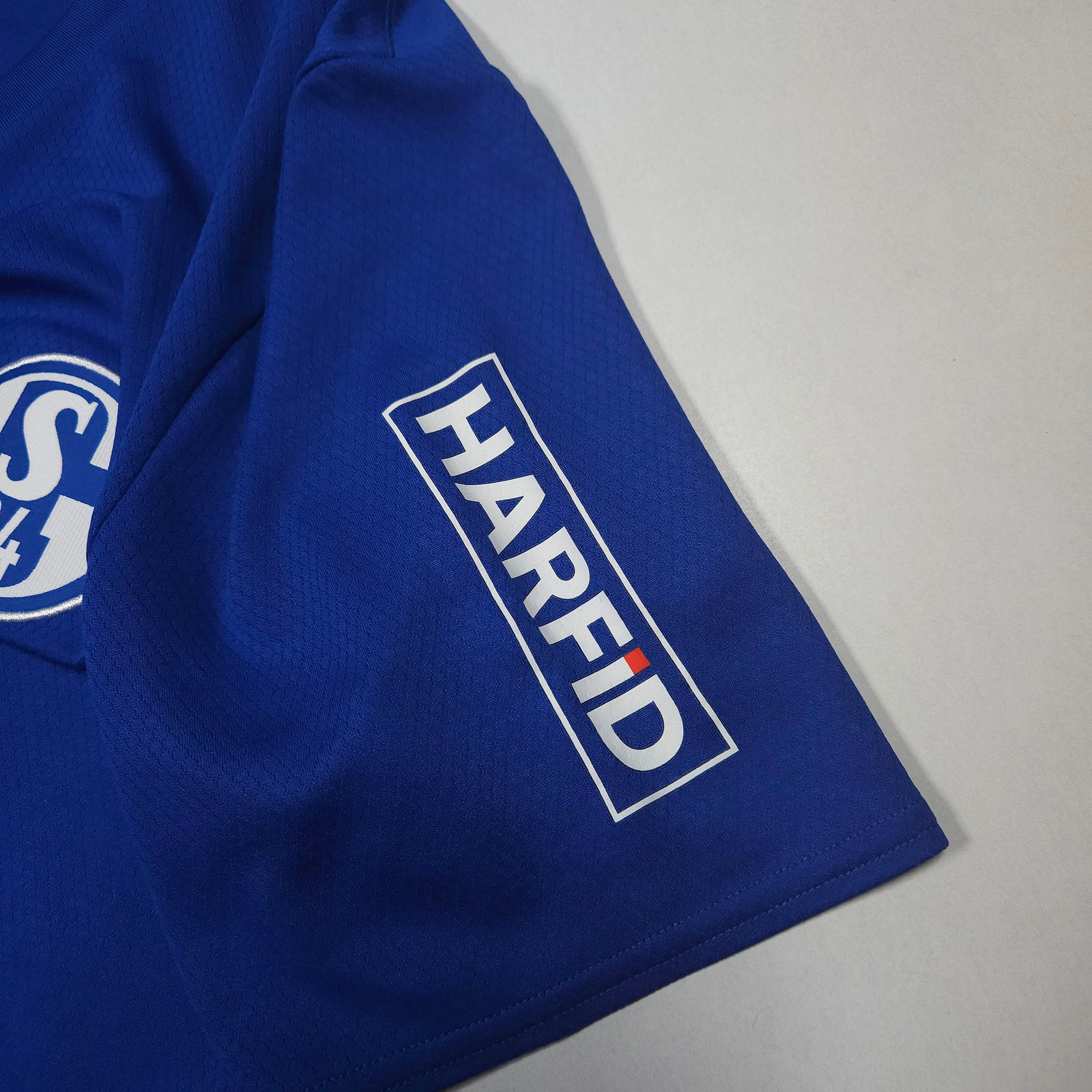 Schalke 04 Home Shirt 2021-22 – Thiaw #33 detailed view 4