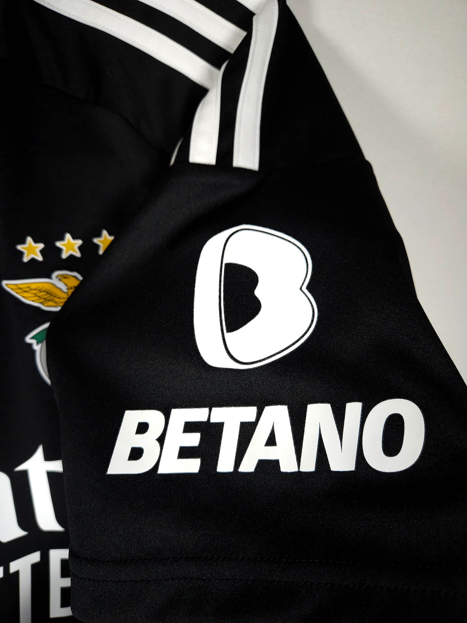 2023-24 Benfica Away Shirt