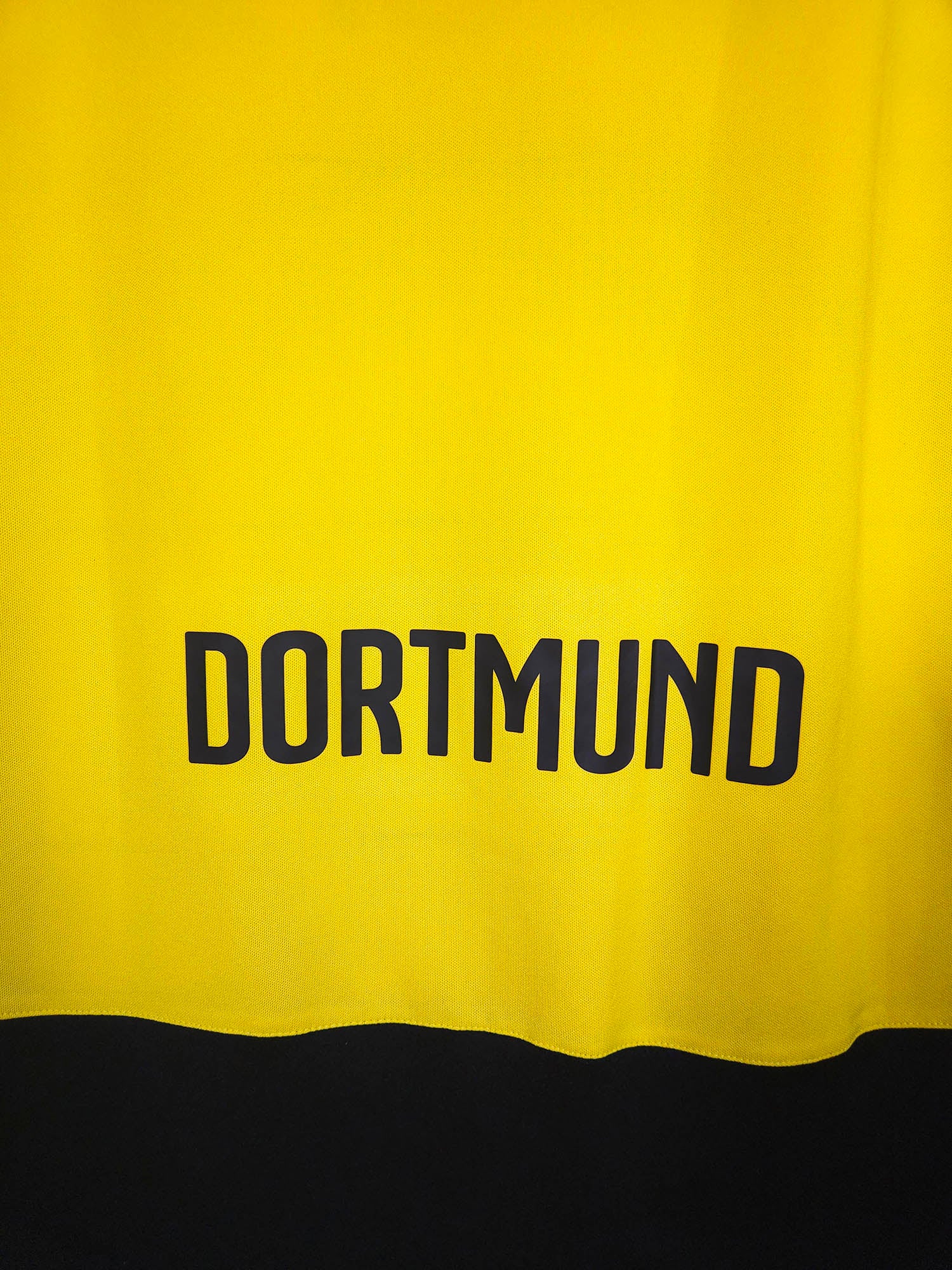 2015-16 Borussia Dortmund Home Shirt