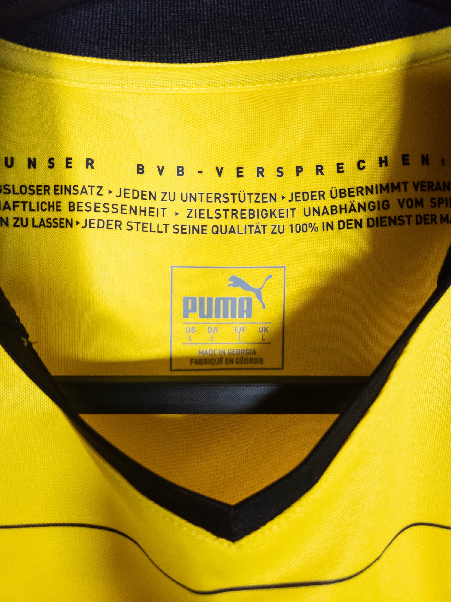 2015-16 Borussia Dortmund Home Shirt